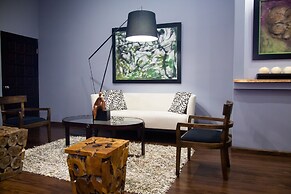 New Kingston Apartment at The Palms