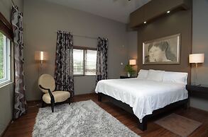 New Kingston Apartment at The Palms