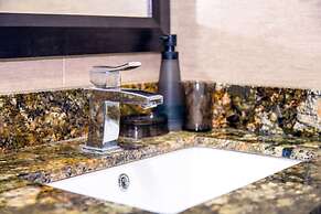 New Kingston Apartment at The Palms