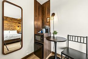 Aqua Aire Inn & Suites