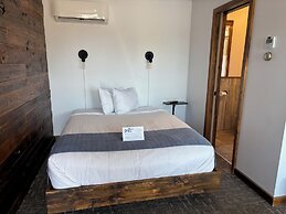 Aqua Aire Inn & Suites
