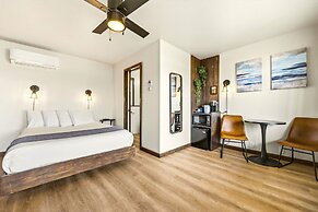 Aqua Aire Inn & Suites