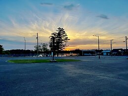 Aqua Aire Inn & Suites