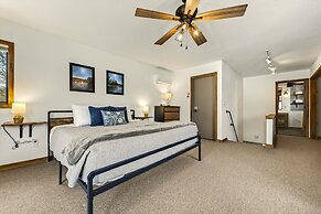 Aqua Aire Inn & Suites