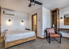 Aqua Aire Inn & Suites