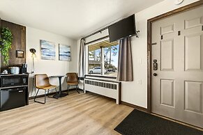 Aqua Aire Inn & Suites
