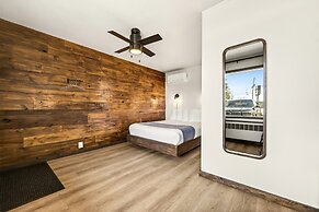 Aqua Aire Inn & Suites
