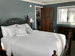 Aqua Aire Inn & Suites