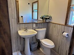 Aqua Aire Inn & Suites