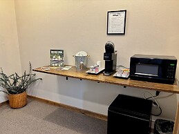 Aqua Aire Inn & Suites