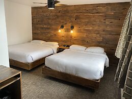 Aqua Aire Inn & Suites