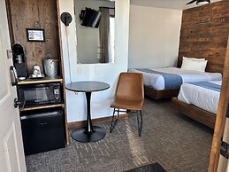 Aqua Aire Inn & Suites