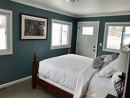 Aqua Aire Inn & Suites