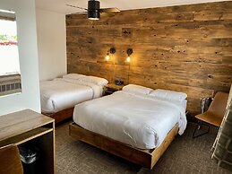 Aqua Aire Inn & Suites