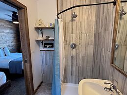 Aqua Aire Inn & Suites