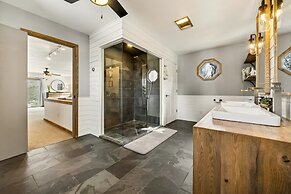 Aqua Aire Inn & Suites