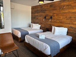 Aqua Aire Inn & Suites