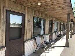 Aqua Aire Inn & Suites