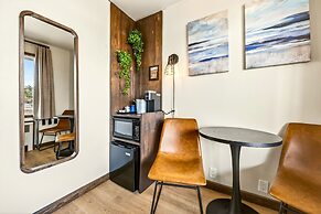 Aqua Aire Inn & Suites