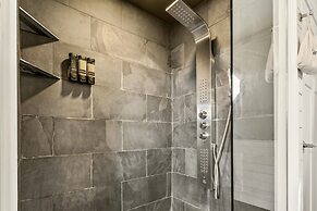 Aqua Aire Inn & Suites