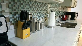 New Kingston Guest Apartment at Donhead