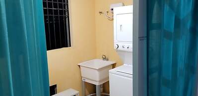 New Kingston Guest Apartment at Donhead