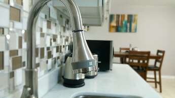 New Kingston Guest Apartment at Donhead