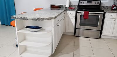 New Kingston Guest Apartment at Donhead