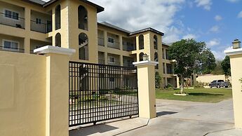New Kingston Guest Apartment at Donhead