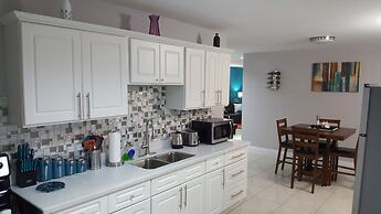 New Kingston Guest Apartment at Donhead