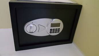 New Kingston Guest Apartment at Donhead