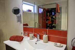 Ribbonwood Country House