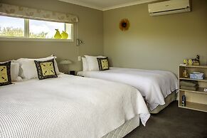 Ribbonwood Country House