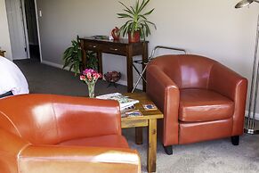 Ribbonwood Country House