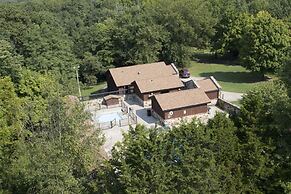 Giant City Lodge