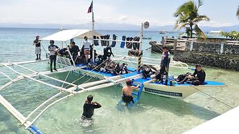 Love's Beach and Dive Resort
