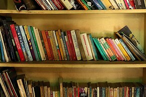 Shangri-la Boutique Hotel