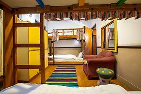 Shangri-la Boutique Hotel