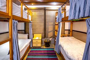 Shangri-la Boutique Hotel