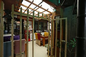 Shangri-la Boutique Hotel