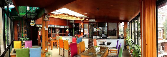 Shangri-la Boutique Hotel