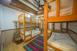 Shangri-la Boutique Hotel