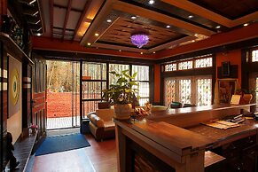 Shangri-la Boutique Hotel