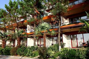 Hotel Dreamland Oasis