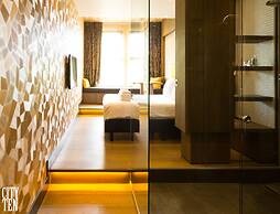 Manzo's Suites