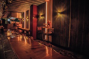 Manzo's Suites