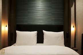 Manzo's Suites
