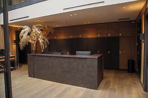 Manzo's Suites
