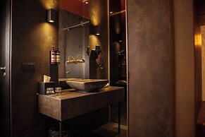 Manzo's Suites
