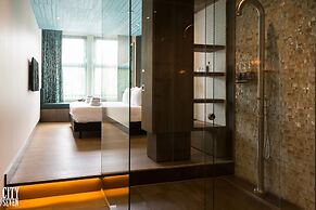 Manzo's Suites